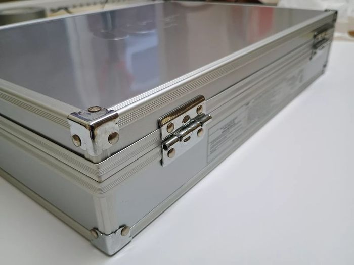 Corgi James Bond Attache Case with 8  Chrome Bond Cars