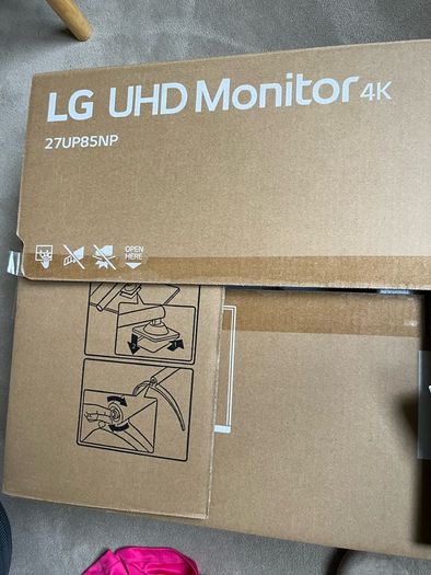 LG UHD monitor 27"