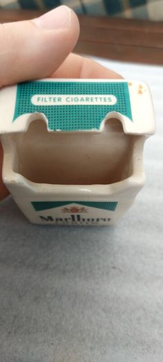 marlboro novelty ashtray,,buyer collects or pays postage, sold as seen, see pictures for condition,