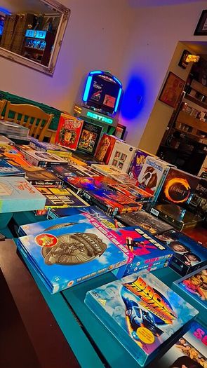 Hundreds of collectible dvd boxsets