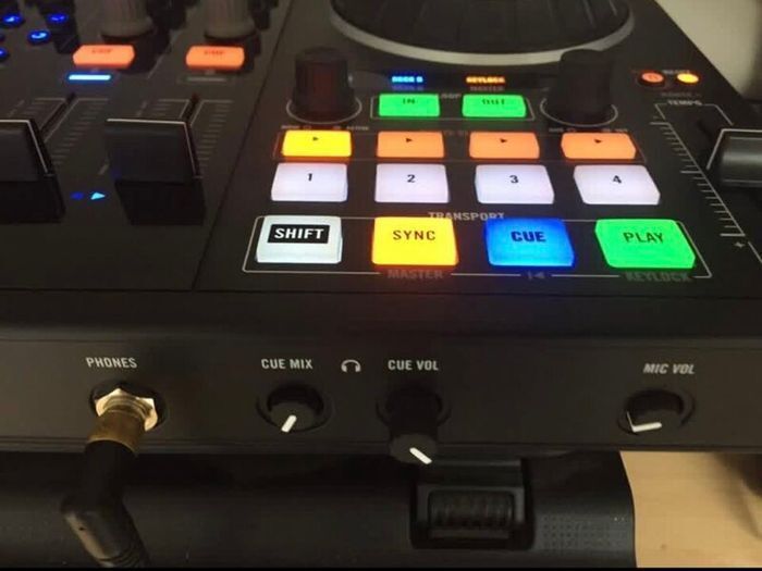 Traktor S4 MK2