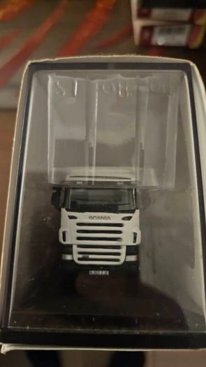 Oxford Diecast Scania Highline Tanker with BP livery