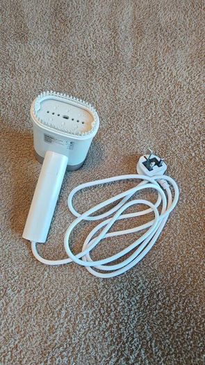 Handheld garment steamer