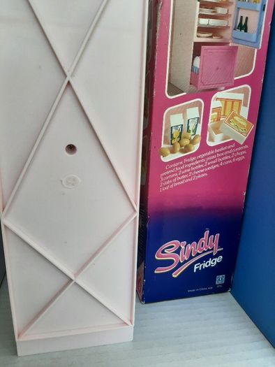 New Sindy vintage unopened Fridge freezer and toy food