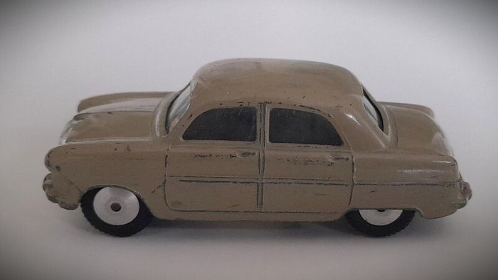 Diecast Vintage Corgi Toys Ford Consul Mk1 - Good Original Condition/No Box