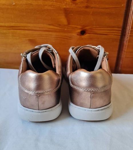 Clarks nallie Rose gold size 6D eu 39 leather Zip and lace closure In excellent condition