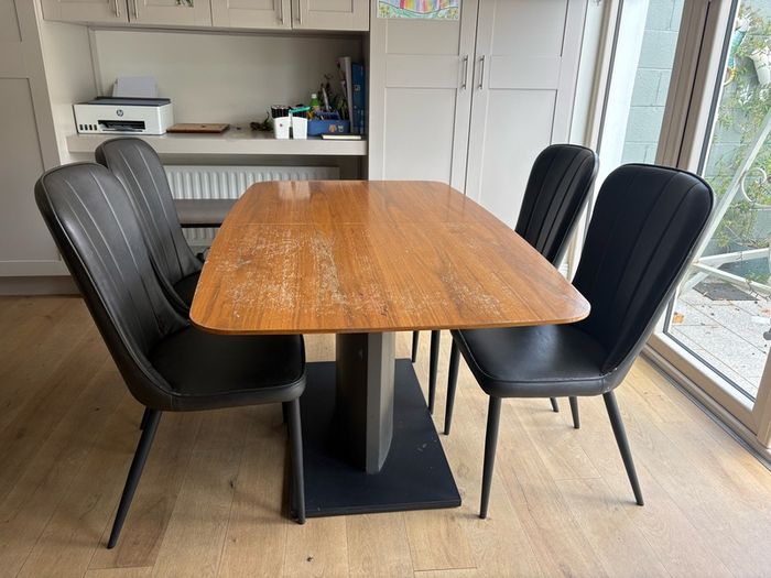 Calligaris Kitchen Table & 4 chairs