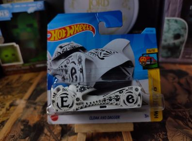 Cloak and Dagger ! White ! HW Art Cars ! 2023 ! Hot Wheels ! Mattel !