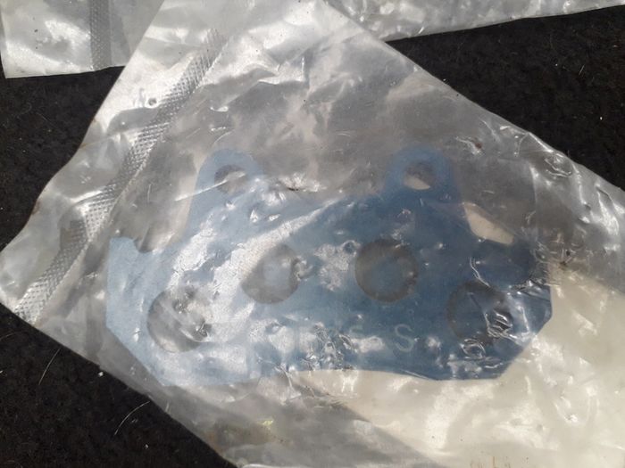 Honda brake pads x 4 ( 2 sets)