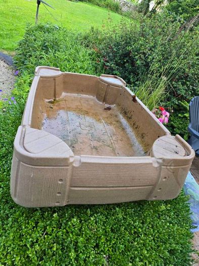 Sand or Water Pit