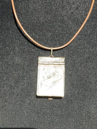 WW1 Photo Souvenir Pendant.