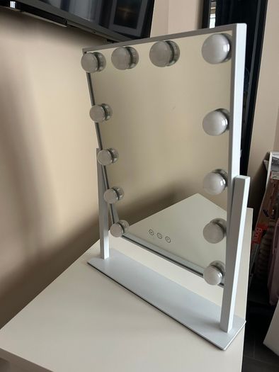 LED mirror with 3 light settings