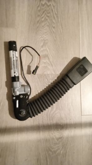 Bmw f30 f10 f11 front left seat belt buckle pretensioner