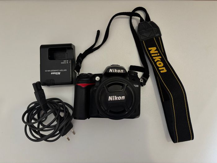Nikon D7000 DSLR + Nikon 35mm f/1.8G Lens