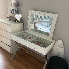 Glam Doll beauty table station with stool chair