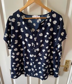 New Julipa ladies blouse. Size 18
