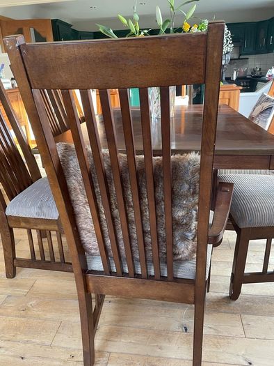 Beautiful long dark Oak Dining table and 8 chairs