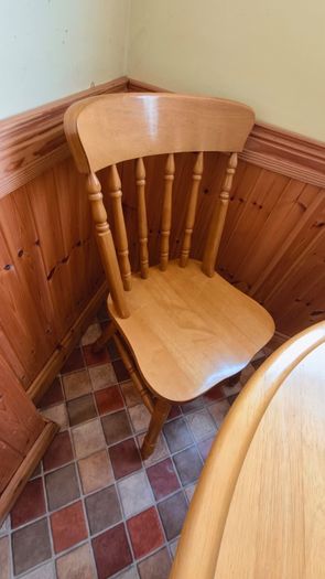 extendable kitchen table + chairs