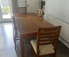 Jonathan Charles Extending Dining Table & 5 Flanagans Chairs