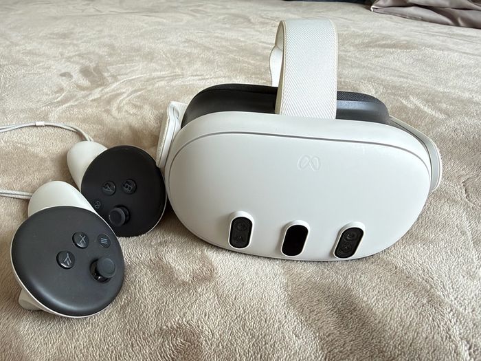 Meta Quest 3 128GB VR Headset + 2 Controllers (No trades)