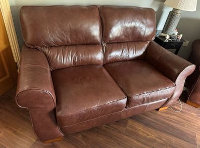 2 seater leather couches