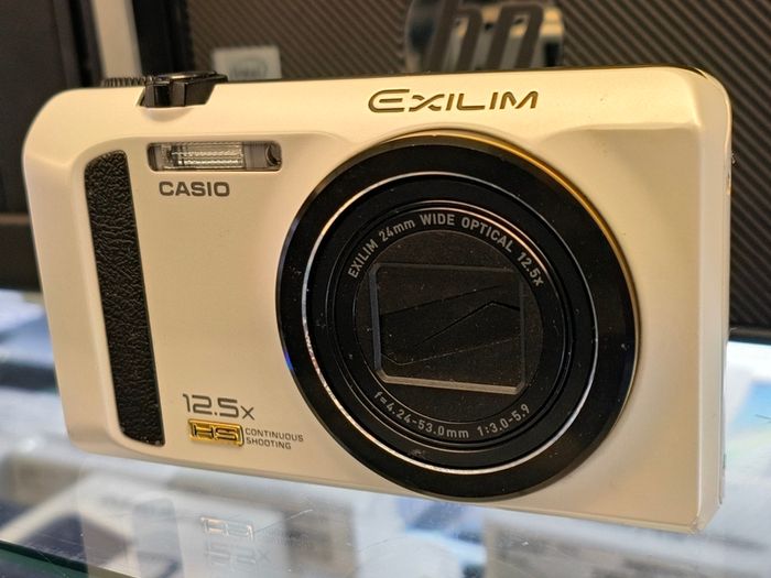 Casio Exilim EX-ZR100 Digital Camera - White (12.1MP, 12.5x Optical Zoom, 3 inch LCD)