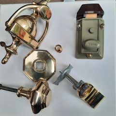 Solid brass front door fixtures in perfect condition .Brass knob. Brass handle.brass key handle.Spyhole.Complete yale door lock with keys as new