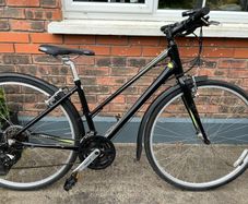 Giant Escape 3 Women's Hybrid Bike  Excellent Con