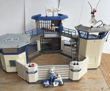 Play Mobile Jail