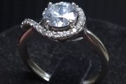 9ct White Gold Dublin Hallmarked Halo Ring Size 54
