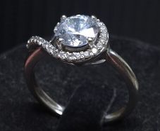 9ct White Gold Dublin Hallmarked Halo Ring Size 54