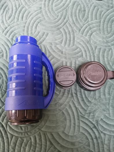 Vintage aladdin flask needs new refill glass inside. Has cap and cup.. 5l