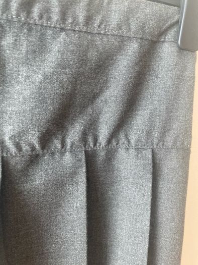 Dunnes grey skirt (as new) age 7-8