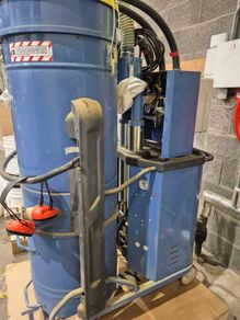 Industrial vacuum unit