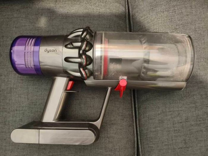 dyson v11 (body only)