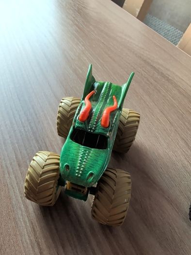 Hot wheels Monster mover with 10 Monster trucks