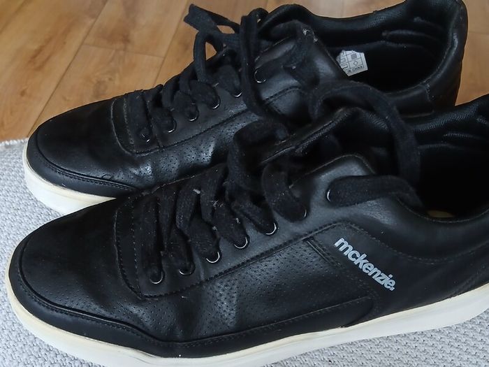 Mens McKenzie trainers  size 10 .15 euro