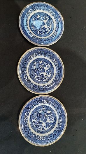20 piece Arklow Pottery Blue Willow pattern tea set