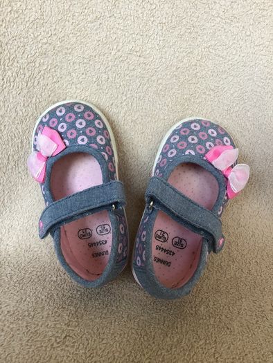 Baby Girl shoes size 5/21