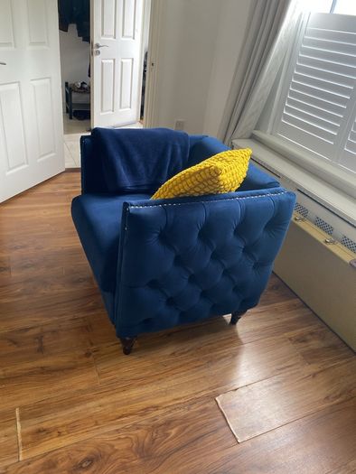 Chesterfield blue/navy velvet armchair