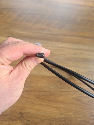 Usb-c to Usb-c (3.1 gen2) cable suitable for docking station connections
