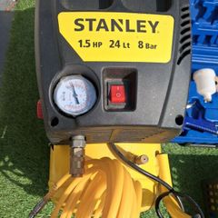 compressor spray gun new 2 tac guns boxes of staples and tacks. 1 dust gun