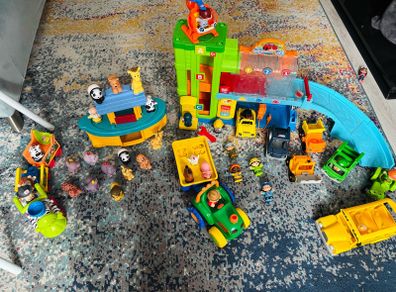 Little people sets and cocomelon bus