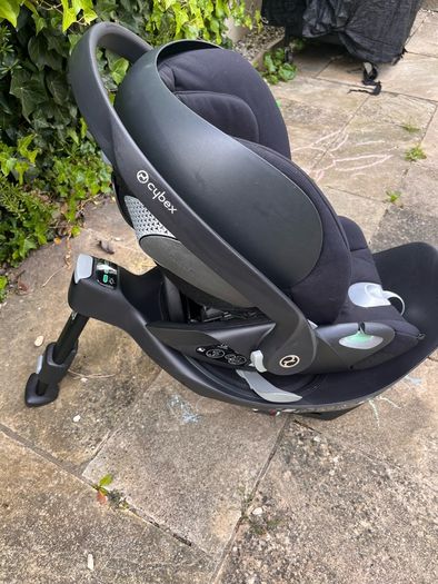Cybex Cloud T iSize infant car seat and isofix base