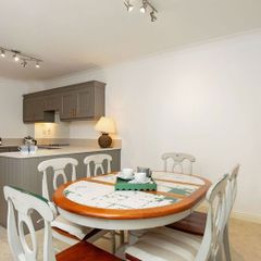 Dining Table & 4 Chairs, Solid Wood (Dublin 4)