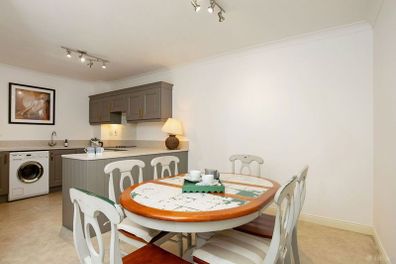Dining Table & 4 Chairs, Solid Wood (Dublin 4)