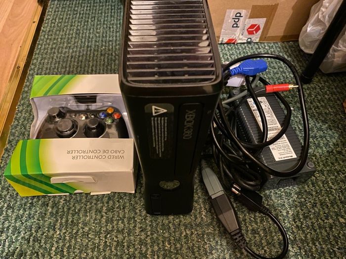 Xbox 360s 120gb with Controller, Charger, AV