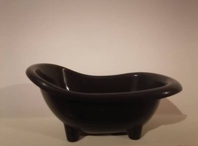 Small plastic bathtub