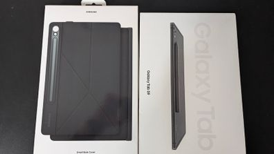 Samsung Galaxy Tab S9 11" (8GB, 128GB, Wi-Fi) + Official Samsung Case & S-Pen (fully boxed)