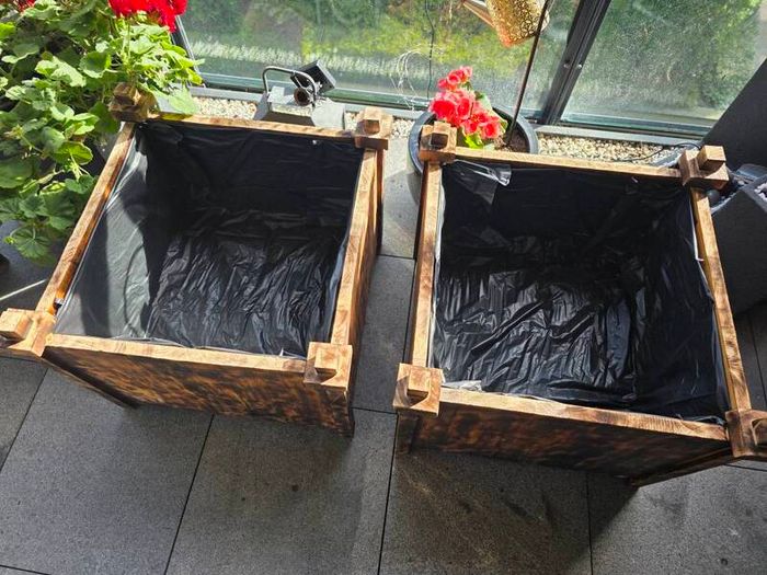 4 wooden planters